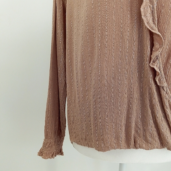 STITCH FIX Skies Are Blue Mauve Ruffle Detail Surplice Metallic Accented Top M - Picture 2 of 12